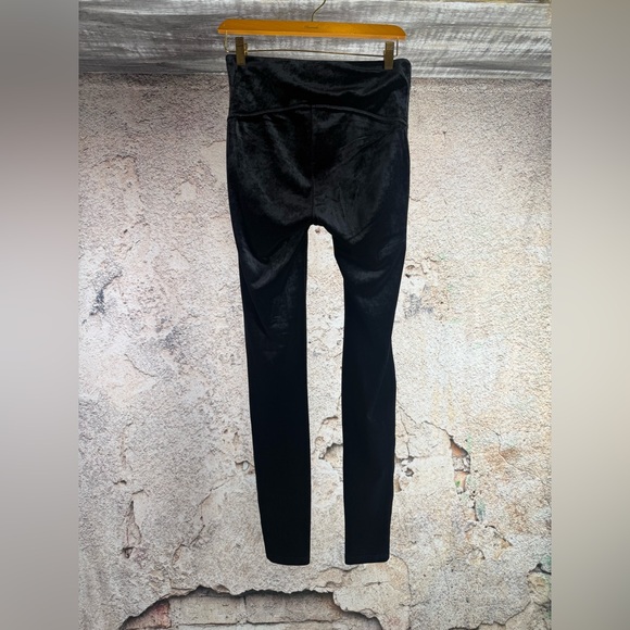 Black Velvet Women Spanx size large leggings   A531 - Picture 3 of 5
